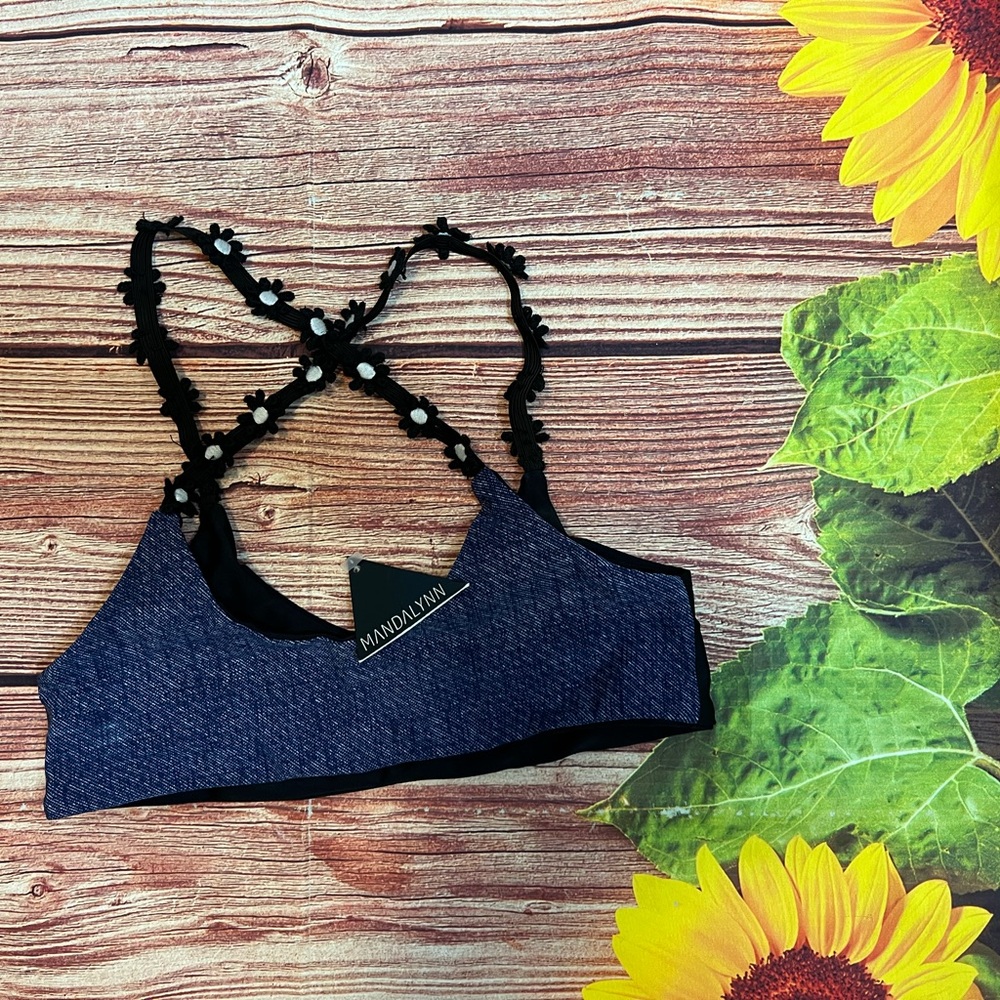 NWT Mandalynn Daisy Trim Bikini Top Blue S